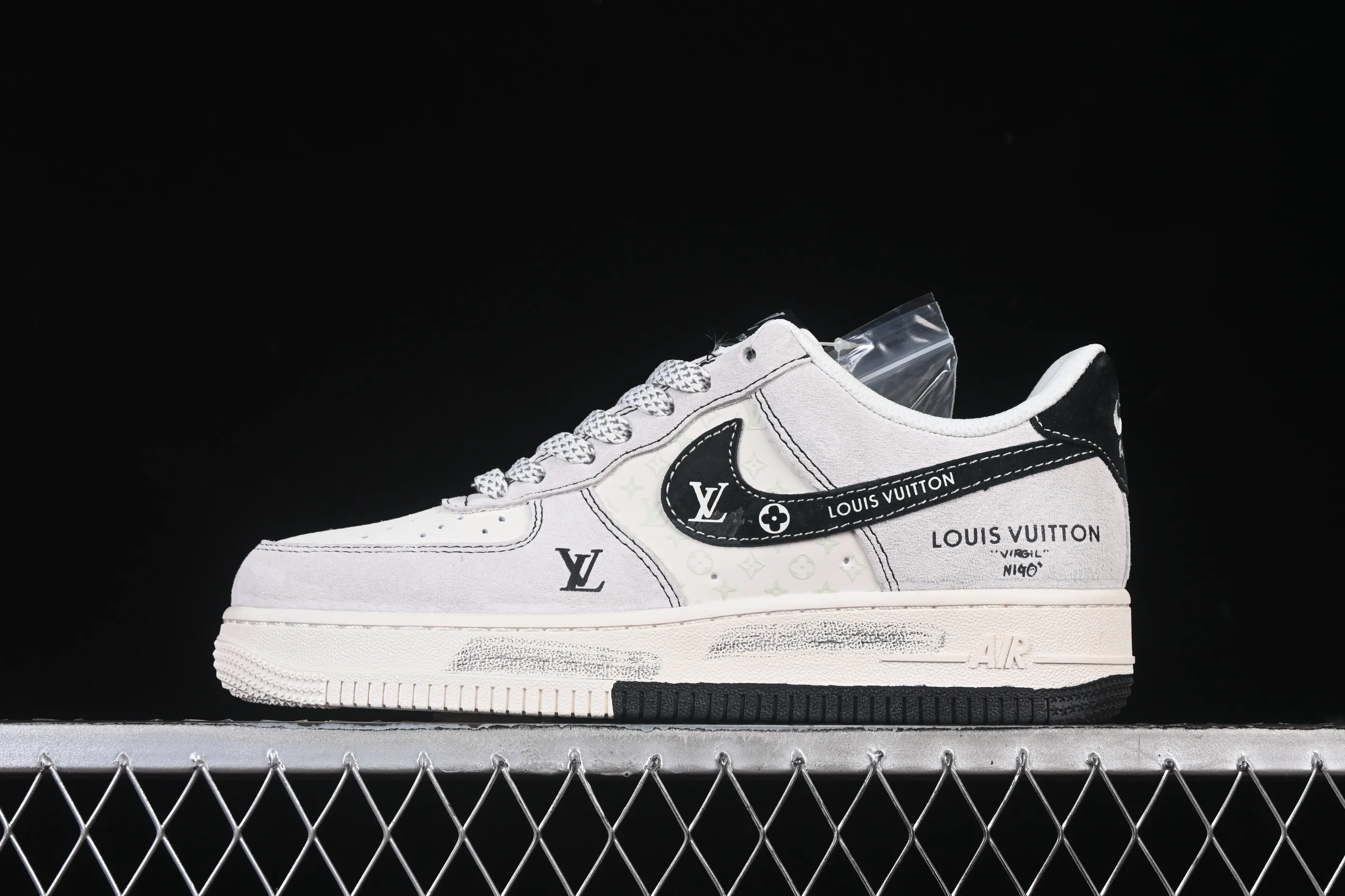 All categories Nk Air Force 1 Air Force series Nk Air Force 1 Low Air Force low top Nike Air Force 1'07 Low LV co-branded double spelled black graffiti Air Force 1 low top casual sneakers CX5050-Y06